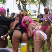 Sexy ebony crew in bikinis and thongs with sexy asses 123865869@N06_49946477987_a DSC05607 70-200mm.jpg
