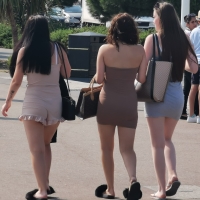 Candid sexy girls in skirts and dresses in public 1626892780644.jpg