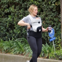 Hilary Duff out for a hike in Studio City in black leggings 08.jpg