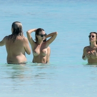 Various celebrities 1626360152600.jpg