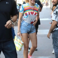 Miley-Cyrus-in-Denim-Shorts-indianmodelsandactress.blogspot.com-02.jpg