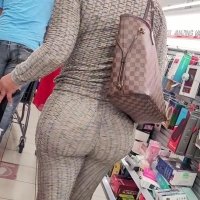 Sexy candid Latina milf with a phat bubble butt in leggings clrascncncbashdakgabca.mp4-2022-07-24-09h35m54s041.jpg
