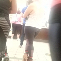 Candid girls in leggings QVR_2021_07_11_16_49_14.mp4-2021-07-25-13h45m29s511.jpg