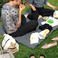 candidsexystreet_44927088822_Lunch time of two nylon feet girls.jpg