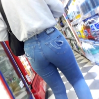 Candid hoodied babe in tight jeans with a nice ass jnstht.mp4-2022-07-25-10h46m57s339.jpg
