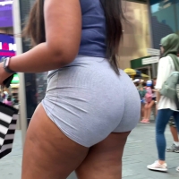 Candid super thick ebony babe with a monster booty in tight shorts RDDT78.mp4-2022-07-30-07h28m50s750.jpg