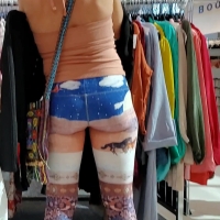 Quick clip of a candid milf with a sexy ass in unique patterned leggings YouCut_20220725_233330645.mp4-2022-07-30-07h55m11s999.jpg