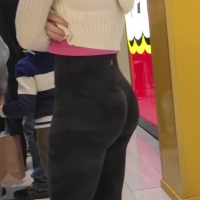 Candid blonde lady with a nice ass in Lulu leggings at the mall hand.mp4-2025-07-30-12h34m32s322.jpg