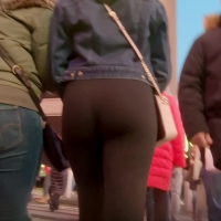 Candid girl in the city at night with a sexy ass and vtl in leggings ss.HGSDWWG.mp4-2022-07-31-08h07m38s882.jpg