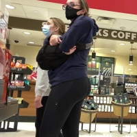 Candid nerdy babe in line at Target with a round bubble butt in leggings bubbleleggings.mp4-2022-08-02-13h01m50s527.jpg