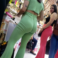 Sexy candid Latina babe with a nice ass in green leggings and some bonus babes in jeans Battuvoyeurs2023-022.mp4-2023-08-02-14h56m30s798.jpg