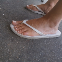 Milf in leggings and flip-flops showing her feet Milf showing her feet