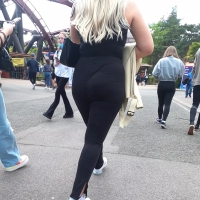 Candid big booty blonde babe with vtl in black leggings at an amusement park Blonde With Jiggle.mp4-2024-08-03-08h36m01s055.jpg