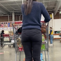 Candid Costco babe in tight pants showing her panty lines while waiting in line costco thong.MOV-2022-08-05-16h54m40s830.jpg