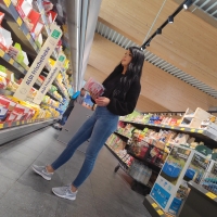 Hot candid brunette girl grocery shopping with a sweet ass in skin tight jeans InShot_20230528_223923407.mp4-2023-08-05-09h01m46s929.jpg