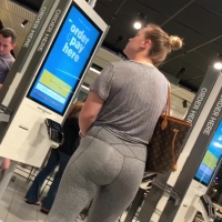pawg in grey leggins.mov-2025-08-07-12h41m16s184.jpg