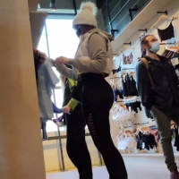 Masked candid PAWG in tight leggings at the mall (4k) Awesome PAWG bubble wm 4K TOC.mp4-2022-08-08-08h43m26s965.jpg