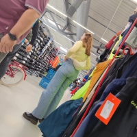 Candid redhead chick with a big booty in tight jeans InShot_20230526_225710253.mp4-2023-08-08-09h57m14s310.jpg