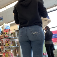 Candid big booty babe in tight jeans at the bookstore and walking around the mall (part 3) IMG_5205.MOV-2023-08-10-13h54m57s511.jpg