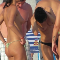 Group of candid topless beach girls with nice tits topgroup.mp4-2023-08-11-15h12m54s701.jpg