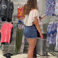 Candid Goldilocks with a sexy ass in tight denim shorts shopping GoldilocksPlumpyASSS.MP4-2023-08-16-16h32m39s732.jpg