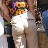Candid blonde lady with a sexy big booty in tight tan pants shopping for jewelry Jeans Fat Bunda.mp4-2024-08-17-06h55m08s966.jpg