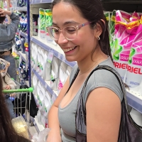 Candid nerdy babe with nice tits showing her cleavage Cleavage&Smile.mp4-2025-08-17-09h30m26s400.jpg