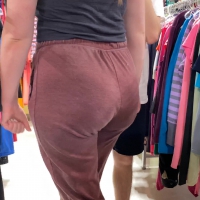 Thick booty in sweats