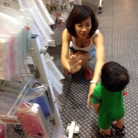 Asian candid milf in white top showing some cleavage tumblr_nyzdi6mGR11u0uajvo2_1280.jpg