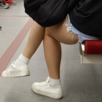 Candid legs and feet...._0E5E452.jpg