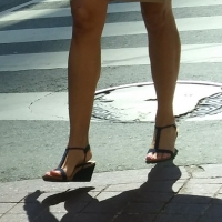 Candid legs and feet...._0C33DC0.jpg