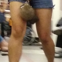 Candid legs and feet...._03EAA49.jpg