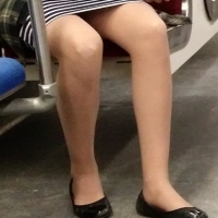 candid legs and feet...._4AAEDC9.jpg