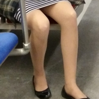 candid legs and feet...._53A2ED4.jpg