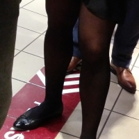 candid legs and feet...._43AAD7E.jpg