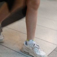 candid legs and feet...._517B226.jpg