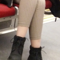 candid legs and feet...._2550E37.jpg