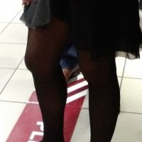 candid legs and feet...._8401FF7.jpg