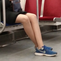 candid legs and feet...._9622CAE.jpg