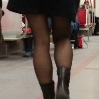 candid legs and feet...._A01C428.jpg