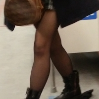 candid legs and feet...._B92274E.jpg