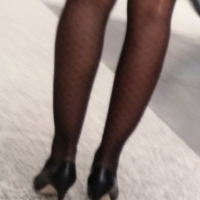 candid legs and feet...._B6C20A6.jpg