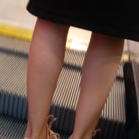 candid legs and feet...._CEE5BEF.jpg