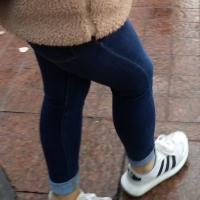 candid legs and feet...._C190A2E.jpg