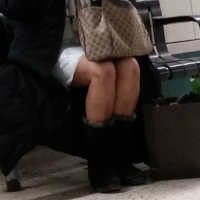 candid legs and feet...._E032504.jpg