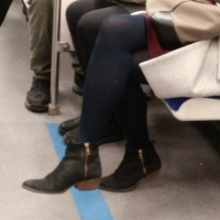 candid legs and feet...._E8A80CF.jpg