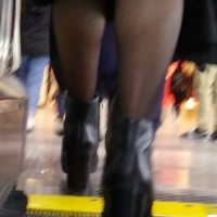 candid legs and feet...._EFDAB51.jpg