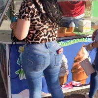 Latina booty in jeans and pants tumblr_c5d8bd4e0cb9550202d087bcad1f48db_70497309_1280.jpg