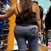 Chunky candid Latina babe in tight jeans Maliropen - Puta creep - 0087d3021726-773a-498_0087.jpg