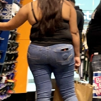 Chunky candid Latina babe in tight jeans Maliropen - Puta creep - 0089d808ae2a-2923-416_0089.jpg